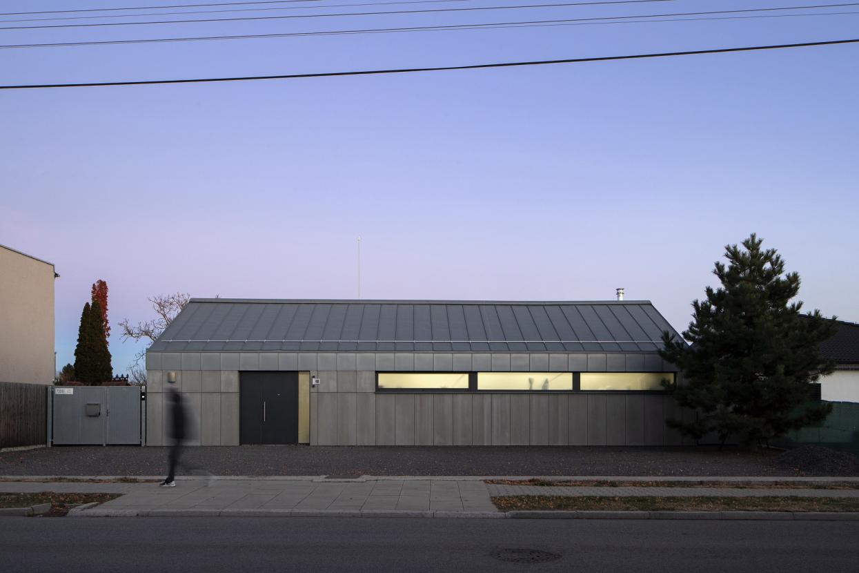 HOUSE WITH A GLASS STUDIO