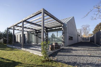 DOM SO SKLÁRSKYM ATELIÉROM