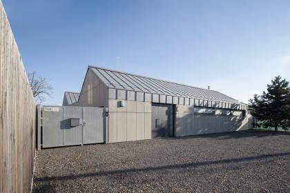 DOM SO SKLÁRSKYM ATELIÉROM